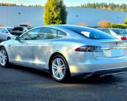 Серый Тесла Модель С, объемом двигателя 0 л и пробегом 82 тыс. км за 3700 $, фото 5 на Automoto.ua