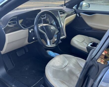 Серый Тесла Модель С, объемом двигателя 0 л и пробегом 300 тыс. км за 12700 $, фото 2 на Automoto.ua