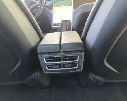 Серый Тесла Модель С, объемом двигателя 0 л и пробегом 77 тыс. км за 10000 $, фото 7 на Automoto.ua