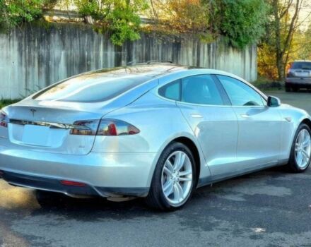 Серый Тесла Модель С, объемом двигателя 0 л и пробегом 82 тыс. км за 3700 $, фото 7 на Automoto.ua