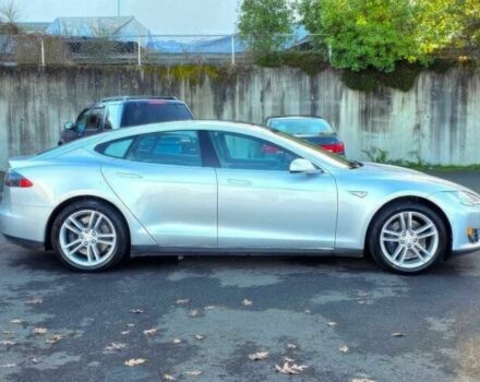 Серый Тесла Модель С, объемом двигателя 0 л и пробегом 82 тыс. км за 3700 $, фото 3 на Automoto.ua