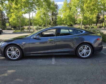 Серый Тесла Модель С, объемом двигателя 0 л и пробегом 77 тыс. км за 10000 $, фото 3 на Automoto.ua