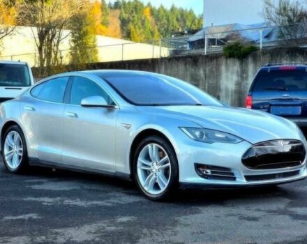 Серый Тесла Модель С, объемом двигателя 0 л и пробегом 82 тыс. км за 3700 $, фото 2 на Automoto.ua