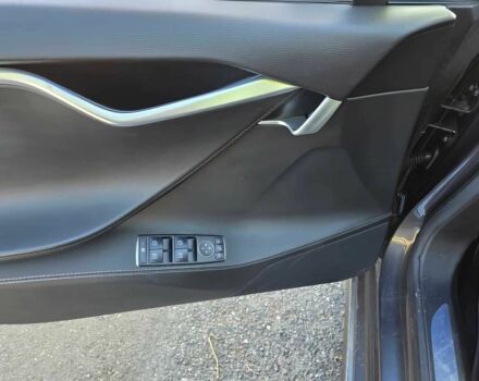 Серый Тесла Модель С, объемом двигателя 0 л и пробегом 77 тыс. км за 10000 $, фото 8 на Automoto.ua