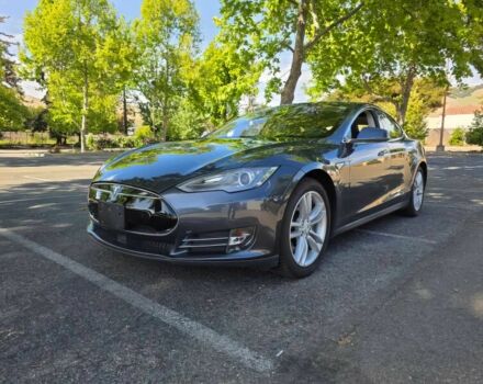 Серый Тесла Модель С, объемом двигателя 0 л и пробегом 77 тыс. км за 10000 $, фото 2 на Automoto.ua