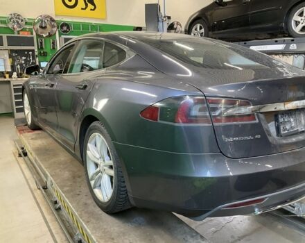 Серый Тесла Модель С, объемом двигателя 0 л и пробегом 166 тыс. км за 13500 $, фото 3 на Automoto.ua