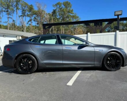 Серый Тесла Модель С, объемом двигателя 0 л и пробегом 77 тыс. км за 10900 $, фото 3 на Automoto.ua