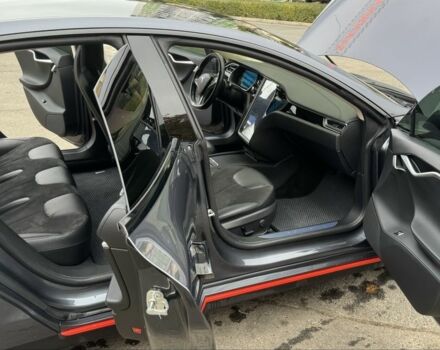 Серый Тесла Модель С, объемом двигателя 0 л и пробегом 93 тыс. км за 12900 $, фото 13 на Automoto.ua