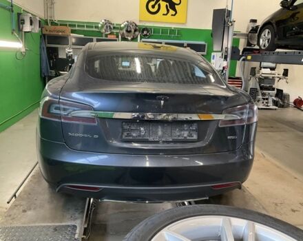 Серый Тесла Модель С, объемом двигателя 0 л и пробегом 166 тыс. км за 13500 $, фото 5 на Automoto.ua