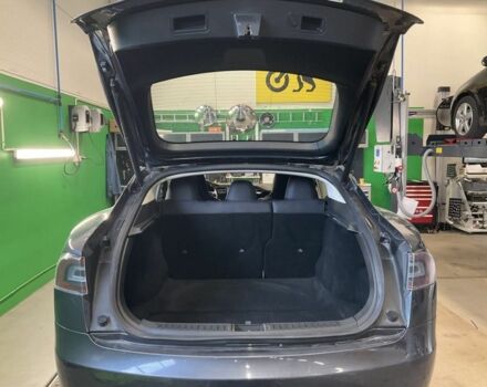 Серый Тесла Модель С, объемом двигателя 0 л и пробегом 166 тыс. км за 13500 $, фото 4 на Automoto.ua