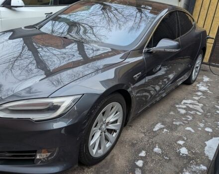 Серый Тесла Модель С, объемом двигателя 0 л и пробегом 150 тыс. км за 17200 $, фото 3 на Automoto.ua