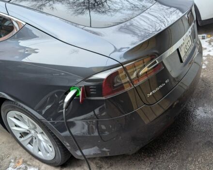 Серый Тесла Модель С, объемом двигателя 0 л и пробегом 150 тыс. км за 17200 $, фото 6 на Automoto.ua