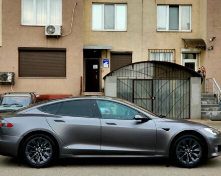 Серый Тесла Модель С, объемом двигателя 0 л и пробегом 105 тыс. км за 17500 $, фото 2 на Automoto.ua