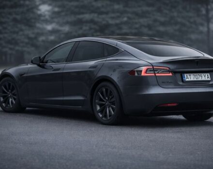 Серый Тесла Модель С, объемом двигателя 0 л и пробегом 217 тыс. км за 22900 $, фото 2 на Automoto.ua