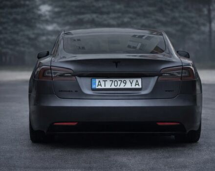 Серый Тесла Модель С, объемом двигателя 0 л и пробегом 217 тыс. км за 22900 $, фото 1 на Automoto.ua