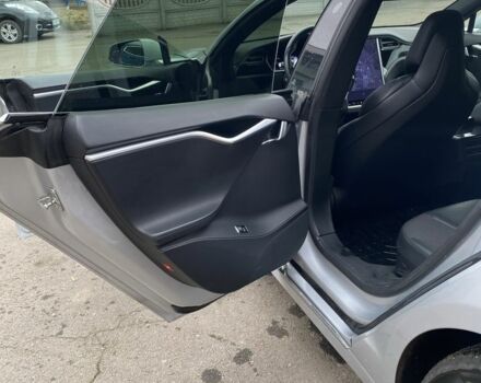 Серый Тесла Модель С, объемом двигателя 0 л и пробегом 124 тыс. км за 19900 $, фото 20 на Automoto.ua