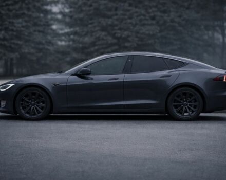 Серый Тесла Модель С, объемом двигателя 0 л и пробегом 217 тыс. км за 22900 $, фото 3 на Automoto.ua