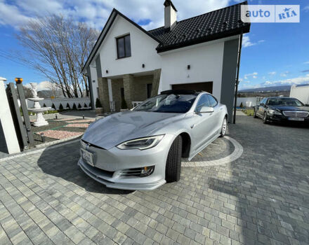 Серый Тесла Модель С, объемом двигателя 0 л и пробегом 30 тыс. км за 24900 $, фото 5 на Automoto.ua