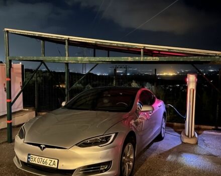 Серый Тесла Модель С, объемом двигателя 0 л и пробегом 124 тыс. км за 19900 $, фото 3 на Automoto.ua