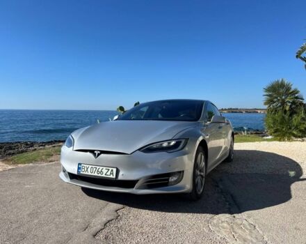 Серый Тесла Модель С, объемом двигателя 0 л и пробегом 124 тыс. км за 19900 $, фото 6 на Automoto.ua