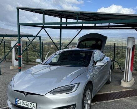 Серый Тесла Модель С, объемом двигателя 0 л и пробегом 124 тыс. км за 19900 $, фото 4 на Automoto.ua