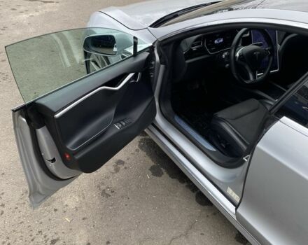 Серый Тесла Модель С, объемом двигателя 0 л и пробегом 124 тыс. км за 19900 $, фото 17 на Automoto.ua