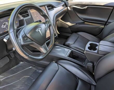 Серый Тесла Модель С, объемом двигателя 0 л и пробегом 31 тыс. км за 10000 $, фото 6 на Automoto.ua