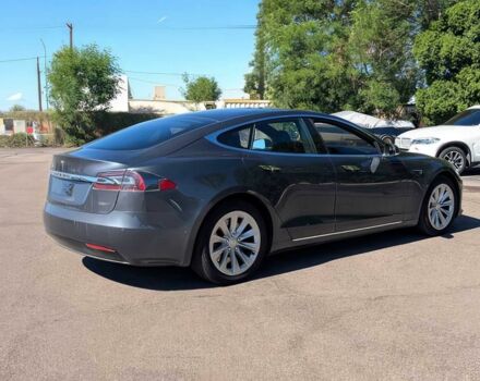 Серый Тесла Модель С, объемом двигателя 0 л и пробегом 31 тыс. км за 10000 $, фото 3 на Automoto.ua