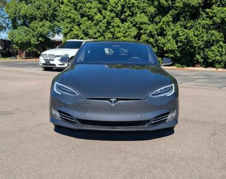 Серый Тесла Модель С, объемом двигателя 0 л и пробегом 31 тыс. км за 10000 $, фото 1 на Automoto.ua