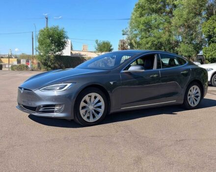Серый Тесла Модель С, объемом двигателя 0 л и пробегом 31 тыс. км за 10000 $, фото 2 на Automoto.ua
