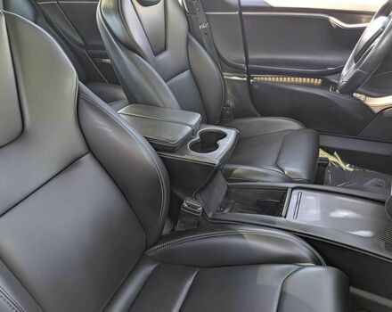 Серый Тесла Модель С, объемом двигателя 0 л и пробегом 31 тыс. км за 10000 $, фото 10 на Automoto.ua