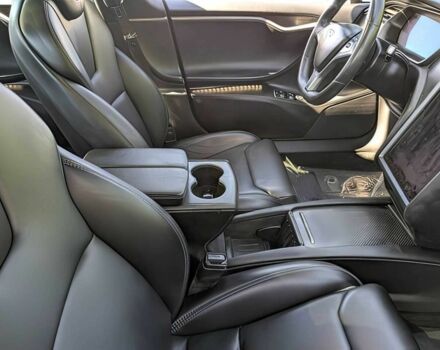 Серый Тесла Модель С, объемом двигателя 0 л и пробегом 31 тыс. км за 10000 $, фото 9 на Automoto.ua