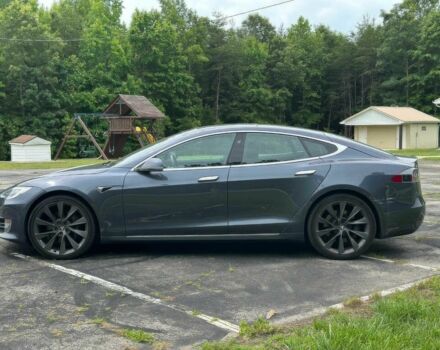 Серый Тесла Модель С, объемом двигателя 0 л и пробегом 100 тыс. км за 11000 $, фото 3 на Automoto.ua