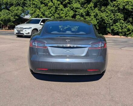 Серый Тесла Модель С, объемом двигателя 0 л и пробегом 31 тыс. км за 10000 $, фото 4 на Automoto.ua