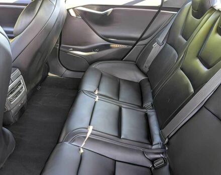 Серый Тесла Модель С, объемом двигателя 0 л и пробегом 31 тыс. км за 10000 $, фото 11 на Automoto.ua