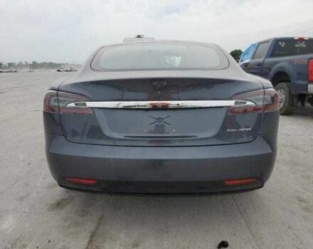 Серый Тесла Модель С, объемом двигателя 0 л и пробегом 90 тыс. км за 6500 $, фото 5 на Automoto.ua