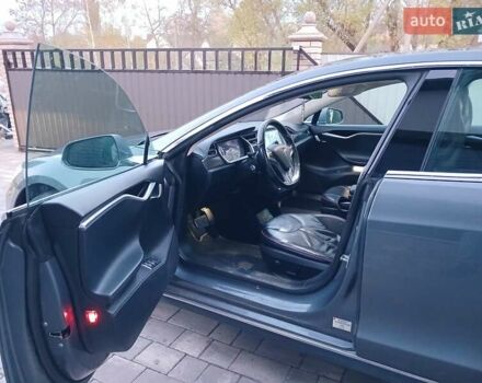 Тесла Модель С 2013 в Кицмане на Automoto.ua Серый Тесла Модель С, объемом двигателя 0 л и пробегом 318 тыс. км за 16300 $, фото 15 на Automoto.ua