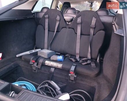 Тесла Модель С 2013 в Кицмане на Automoto.ua Серый Тесла Модель С, объемом двигателя 0 л и пробегом 318 тыс. км за 16300 $, фото 17 на Automoto.ua