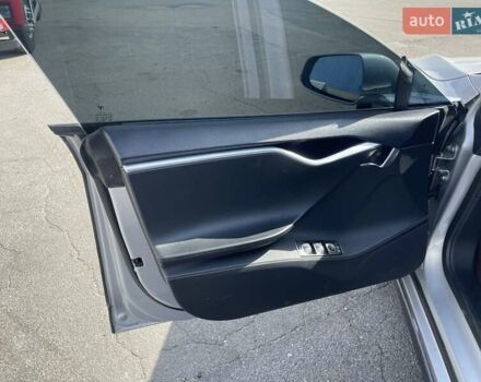 Серый Тесла Модель С, объемом двигателя 0 л и пробегом 170 тыс. км за 10900 $, фото 12 на Automoto.ua