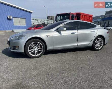 Серый Тесла Модель С, объемом двигателя 0 л и пробегом 170 тыс. км за 10900 $, фото 5 на Automoto.ua