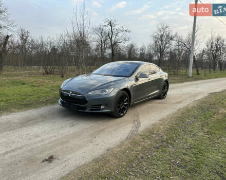 Серый Тесла Модель С, объемом двигателя 0 л и пробегом 198 тыс. км за 13700 $, фото 9 на Automoto.ua