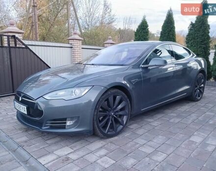 Тесла Модель С 2013 в Кицмане на Automoto.ua Серый Тесла Модель С, объемом двигателя 0 л и пробегом 318 тыс. км за 16300 $, фото 4 на Automoto.ua
