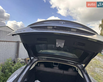 Серый Тесла Модель С, объемом двигателя 0 л и пробегом 128 тыс. км за 5500 $, фото 5 на Automoto.ua