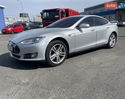 Серый Тесла Модель С, объемом двигателя 0 л и пробегом 170 тыс. км за 10900 $, фото 4 на Automoto.ua