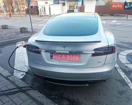 Серый Тесла Модель С, объемом двигателя 0 л и пробегом 302 тыс. км за 10999 $, фото 2 на Automoto.ua
