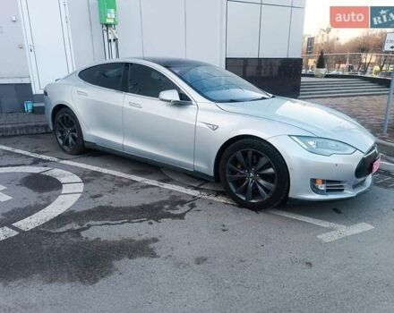 Серый Тесла Модель С, объемом двигателя 0 л и пробегом 302 тыс. км за 10999 $, фото 4 на Automoto.ua