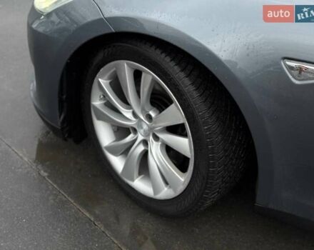 Серый Тесла Модель С, объемом двигателя 0 л и пробегом 200 тыс. км за 14900 $, фото 2 на Automoto.ua