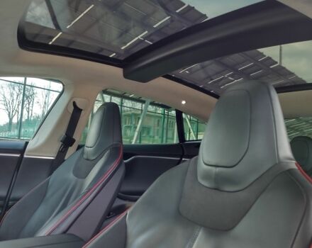 Серый Тесла Модель С, объемом двигателя 0 л и пробегом 235 тыс. км за 20900 $, фото 6 на Automoto.ua