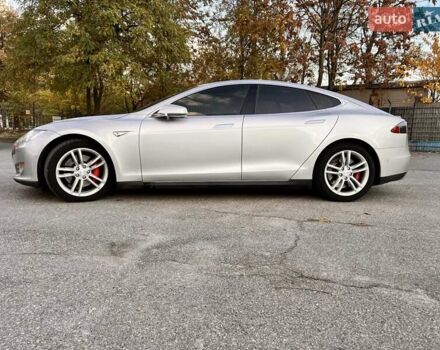 Серый Тесла Модель С, объемом двигателя 0 л и пробегом 157 тыс. км за 15000 $, фото 3 на Automoto.ua