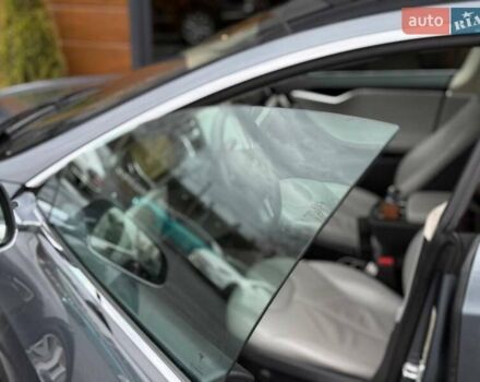 Серый Тесла Модель С, объемом двигателя 0 л и пробегом 200 тыс. км за 14900 $, фото 40 на Automoto.ua